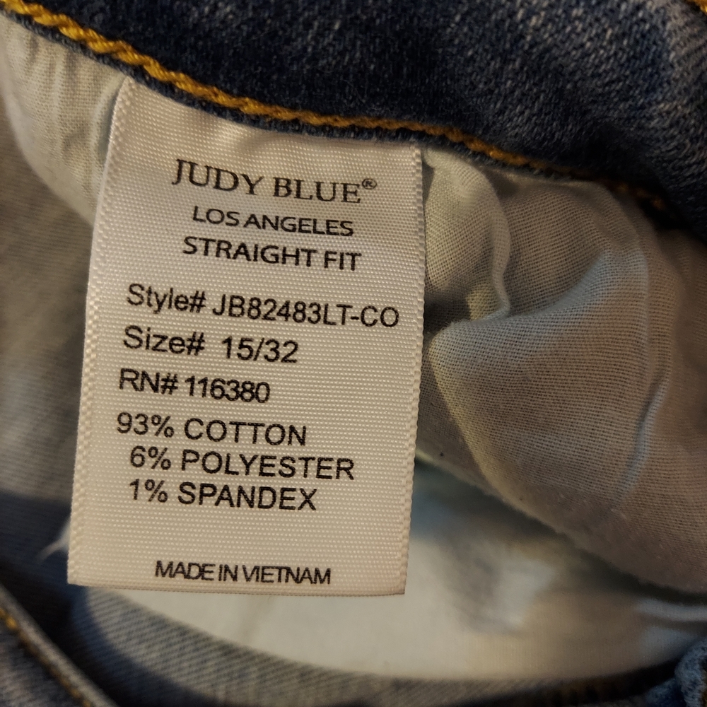 Judy Blue Light Wash Straight Leg Jeans With Raw Edge Hem - 15 - Picture 4 of 9